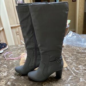 Gray Knee-High Women's Boots TG sz 9